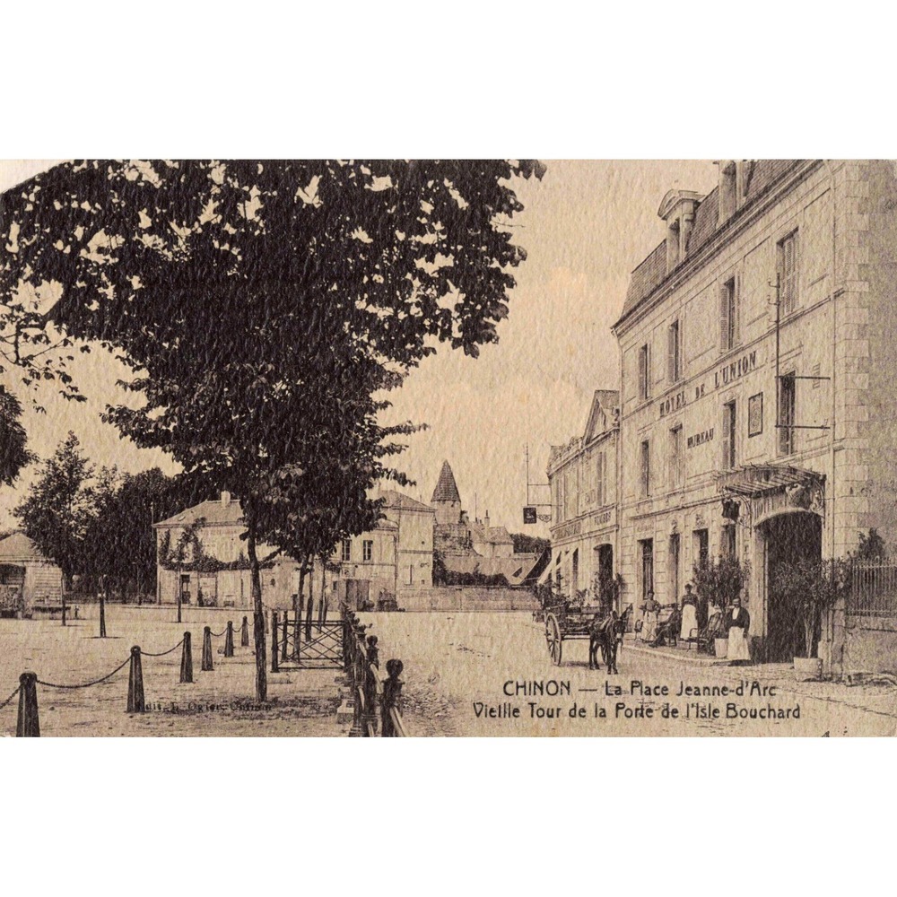 Chinon France Place Jeanne-d'Arc Hotel de l'Union Horse Carriage Postcard c1910 - Picture 1 of 2